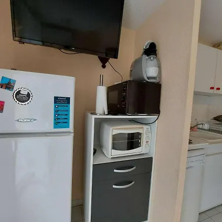 Climatise 2 Pieces, Acces Direct Plage, Terrasse Et Parking Prive - Fr-1-326-531 * Марсейан