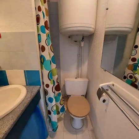 Climatise 2 Pieces, Acces Direct Plage, Terrasse Et Parking Prive - Fr-1-326-531 *